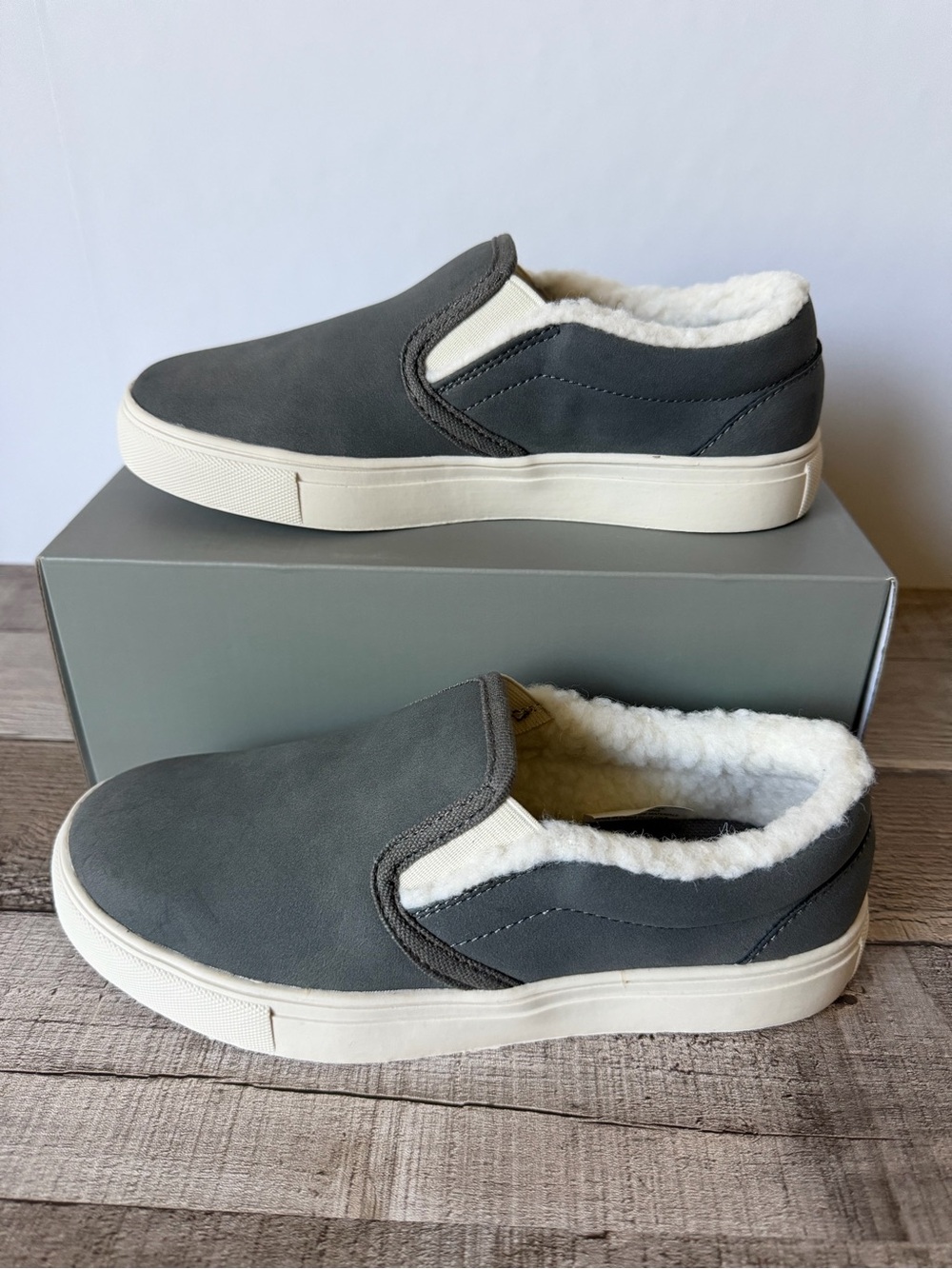 London Fog Barking Faux Fur Lined Slip-On Sneakers Gray/White Little Boys Size 2